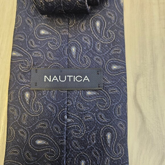 Nautica Blue Gray Navy Paisley Print Silk Tie - Picture 3 of 3
